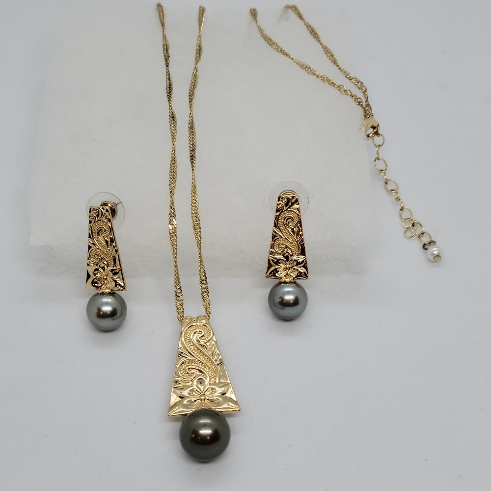 Authentic Tahitian Pearls set in Hamilton Gold-Plated Earrings & Pendant Set
